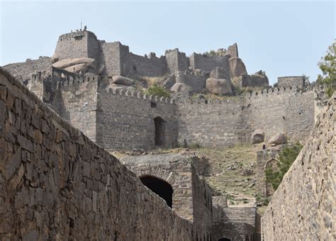 Le Golconda Fort : Une Forteresse Majestueuse aux Secrets Cachés !