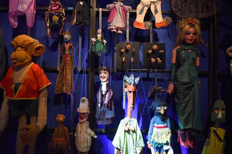  Le Musée des marionnettes de Myeongdong: Un voyage vibrant dans la tradition coréenne!