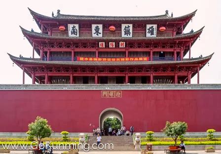 Le Temple de la Rivière Rouge: Un joyau historique au cœur du Yunnan!