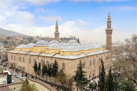 La Mosquée Ulu Cami d'Ankara: Un chef-d'œuvre architectural fascinant et un témoignage vivant de l'histoire!