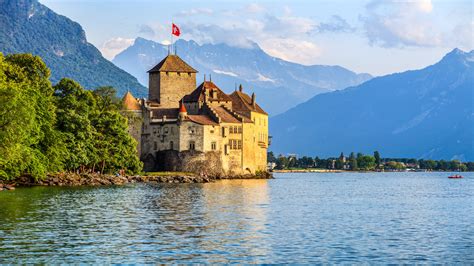 Le Château de Fuji - Un Joyau Historique en bord de Lac !