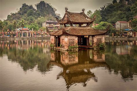  Le Tombeau de Trinh -  Un Monument Historique Impressionnant et un lieu paisible à Saïgon!