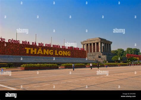  Le Mausolée de Hô Chi Minh:  Un Monument Impériaux à l'Honneur d'un Héros